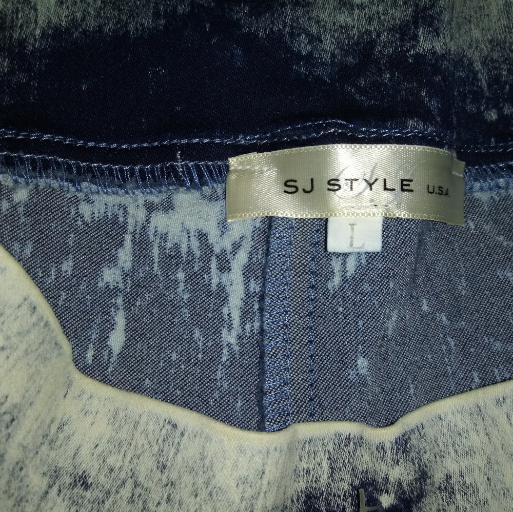 Shorts - Picture 3 of 3